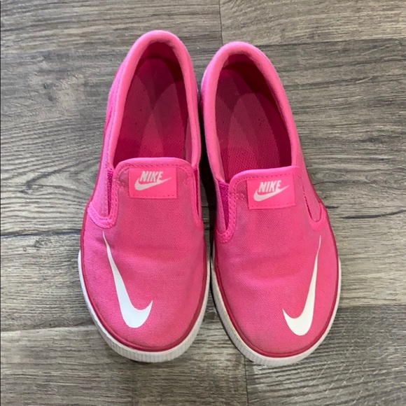 nike pink slip on shoes